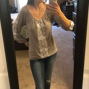 INC 3/4 sleeve taupe top with white flower detail